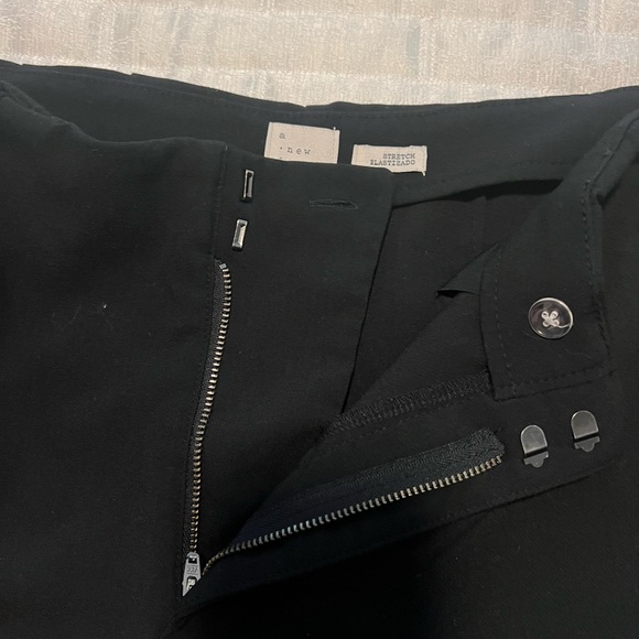 Simple Black shorts - Picture 4 of 4